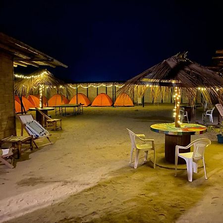 Готель Pepon Surf Camp Манкора Екстер'єр фото